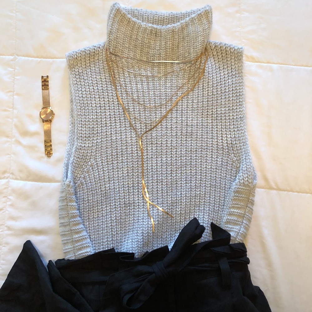 Sleeveless Turtleneck Knit Sweater 